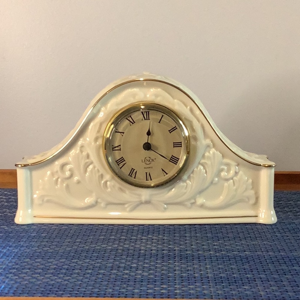 Lenox Cream and Gold Vintage Mantle Clock